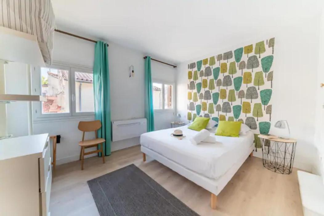 Magnifique Appartement De Charme Avec Vue Sur Le Palais Des Papes A Avignon Wifi Gratuit Exterior photo